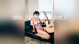  淫娃女友黑丝情趣全程露脸跟狼友发骚互动，主动扒下男友的裤衩舔弄大鸡巴吸蛋蛋