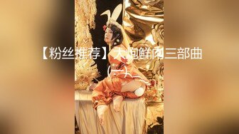  淫妻3P 两根棒棒一起吃 换上单男送的红边黑丝真的更显身材 被两个帅哥夹在中间猛操