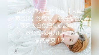 县城小剧场上演大尺度裸身歌舞表演一群不穿衣服的妹子扭臀晃腰劈腿掰穴屄吸烟前排大叔眼睛瞪得不眨眼看屄