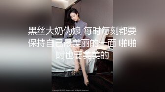 多处纹身大奶妹，手伸进牛仔短裤摸逼，69姿势舔逼抬腿猛操，操的妹子大叫后入大屁股撞击