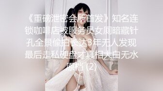 【两只小母狗】00后眼镜妹和姐妹一起，翘起美臀玻璃棒双洞齐插，一线天馒头肥穴，穿戴假屌骑乘操逼，年龄不大骚的很-