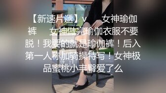 秃顶中年大叔幸福生活，两个嫩妹激情双飞，肉感身材无毛肥穴