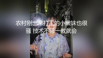  女仆装露脸小母狗，床上的极品尤物高颜值让小哥玩弄，交大鸡巴压在身下揉奶草穴