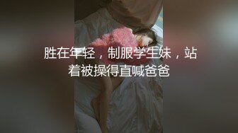 小哥和好友一块3P个颜值和身材都不错的美女一边干一边开着手电照