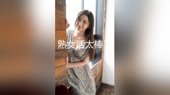 【新片速遞】 ⭐包臀裙露腰套装美女街边秀恩爱被抄底圆点内裤