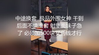  监控破解年轻情侣酒店大圆床上玩手机啪啪啪