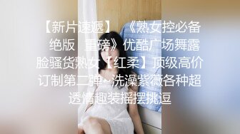 精瘦男后入爆操这个肥胖美妞