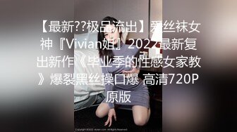   黑客破解家庭网络摄像头偷拍 两个巨乳少妇日常生活在客厅和老公啪啪