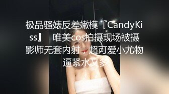   清纯大学美女玩车震被艹到尿急 在车上用袋子装尿