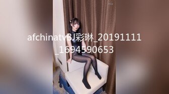 纹身尤物全裸展现鲍鱼和奶子，细致吞吐口交，女上位销魂式打桩