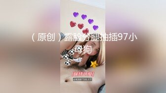 怎么来个两个猛一？翘臀乖乖学弟照样把两根鸡巴嗦得流精