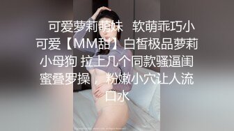 小武哥忽悠个学生和少妇来双飞,插少妇的逼摸学生妹的嫩乳