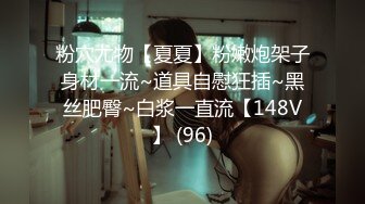 商场女厕全景偷拍BB保养的还不错的美女店员