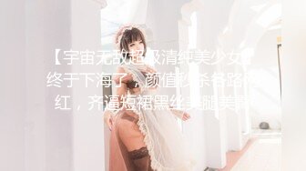   淫荡新人美少妇！抓起大屌贪婪吸吮！高难度姿势，倒着无毛骚逼抽插，射在嘴里吃精