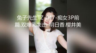 【新片速遞】羞答答的玫瑰，静悄悄的看，有女人味的少妇阿姨、穿着白色衣裙，性感的一小撮阴毛漏在外面，又羞又淫荡！