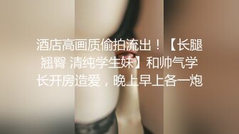 为求刺激非要拉着女友在公园吃鸡 中途有行人过来 吓坏了 用阳伞遮一下 只能摁着头快速深喉 终于出货口爆了