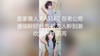 漂亮美女正和人打电话讲到一半被男友拉到房间操逼