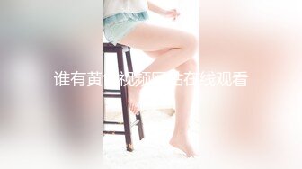 奶子有点下垂得美女玩抖臀舞