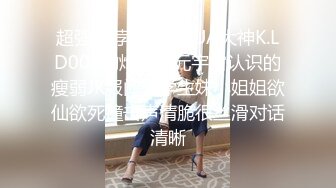 黑衣牛仔裤妹子调情69舔逼，近距离拍摄开档黑丝后入猛操