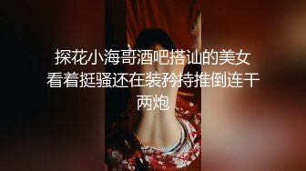 浴室偷裝針孔攝像頭偷窺合租妹子洗澡,妹子的逼毛真濃密性感