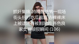 眼镜伪娘露出 光着屁屁从宾馆坐电梯出来 在马路上边走边撸 最后给撸射了