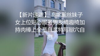 八字奶老熟女躺在床上自慰玩穴