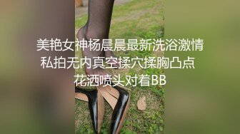 妹子脱得只剩胸器 站立擦B刹 顿时空气凝固了