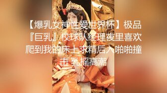 少妇装纯迷死人全程露脸短裙诱惑，深喉大鸡巴让小哥揉着奶子爆草骚穴，浪叫不断表情好骚，骚逼水好多真刺激