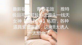   绿帽男带着丰满的老婆酒店找单男玩3P