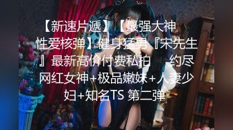 高颜值美女主播【女帝】可爱又俏皮，光坐着就透露着一股骚狐狸味，很喜欢抖奶，酥酥软软的甩起来超诱惑！