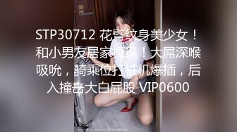 JK情趣装小姐姐就是让人想侵犯，抱着把玩越摸越上瘾