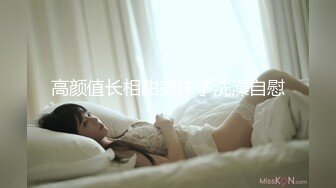 小吃店女厕全景偷拍多位美女嘘嘘还有几个不错的少妇鲍鱼保养的非常好还是粉嫩粉嫩的3