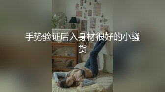 诱惑小亲亲，黑丝情趣精彩4P大秀直播，场面淫乱刺激，揉奶玩逼口交大鸡巴，淫声荡语不断，多体位蹂躏爆草