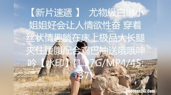 邪恶的房东暗藏摄像头偷窥美女租客洗澡嘘嘘