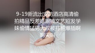 熟女撅起黑丝大屁股 扭动丰满蜜桃臀被胖男多姿势后入操逼