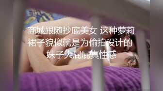  名模身材，高颜值女友黑丝开档大秀身材各种诱惑给男友含大屌女上位操逼