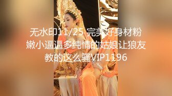 餐厅女厕超近距离偷拍眼镜妹嘘嘘小嫩B刚刮过B毛