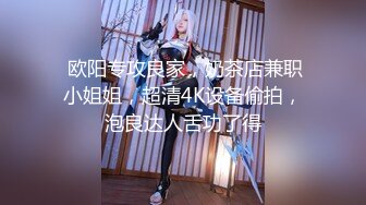 商城跟随偷窥两闺蜜 白裙白长靴美女 黑骚丁看着很性感