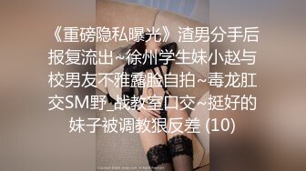 榨汁机小婊妹被小哥压在身下爆草蹂躏，露脸口交大鸡巴足交诱惑，洗澡玩逼，自慰呻吟让小哥玩弄骚奶子好刺激