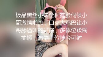  两个骚女调教贱男，舔屌吃口水喝尿，肉丝美腿足交，骑在脸上舔逼