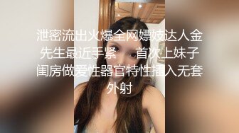 没有男人白皙美臀淫荡骚货，女用大屌硅胶娃娃自慰，18CM大屌骑乘插入