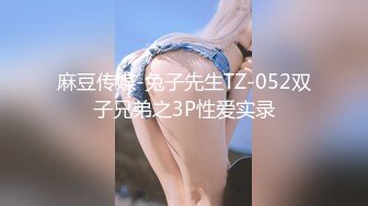 白天服装店，晚上操逼间【上篇】小哥自己玩3哥骚逼少妇，直接在地上轮流爆草骚穴，干的骚逼高潮冒白浆精彩