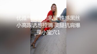  眼镜美眉 撅着屁屁被女友后入猛怼 操的眼镜都快掉了 撸射嘴巴起来鸡鸡 表情诱惑