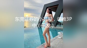 白丝露脸微胖奶子不小的极品小女人的诱惑，掰开骚穴给狼友看特写，互动撩骚听指挥撅着屁股扭动