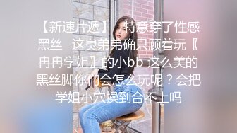 ：黑丝女仆两个年轻的小骚妹让两小哥床上玩弄，大姨妈都来了还骚呢，道具摩擦激情爆草，给大哥套着包皮吹鸡巴