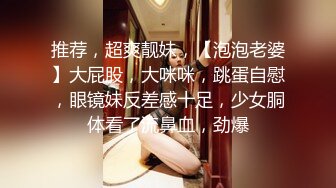  三男两女多人淫乱沙发上干到卧室，一人一个后入开操，摄影小哥旁边指导姿势