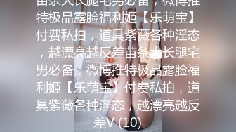 两女一男SM调教小哥哥  高跟女王小萝莉  舔逼喝尿脚踩鸡巴让她舔逼  淫声荡语给大哥足交 椅子上爆草萝莉